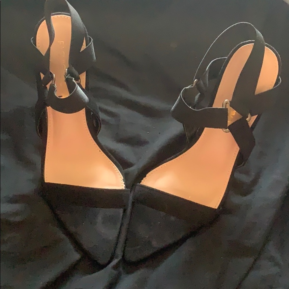 Black fashion nova heels size 7.5 almost new!